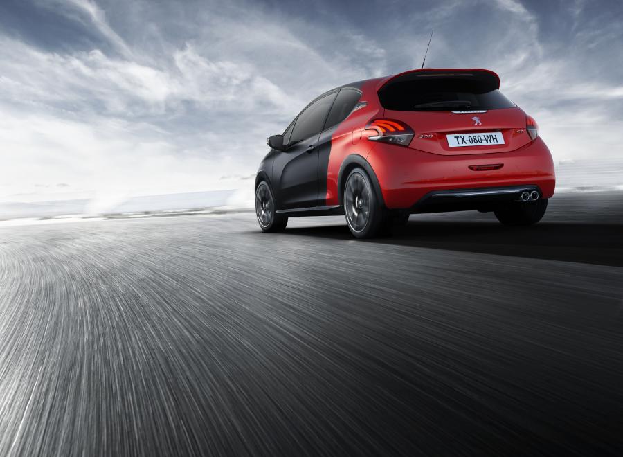  Peugeot 208 GTi by Peugeot Sport 2015 года  (фото 5 из 6)